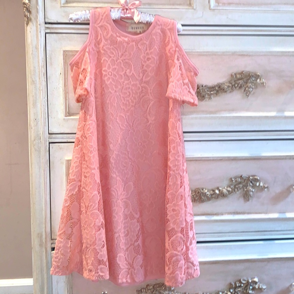 Peach 🍑 girls lace dress with cold shoulder sz 8